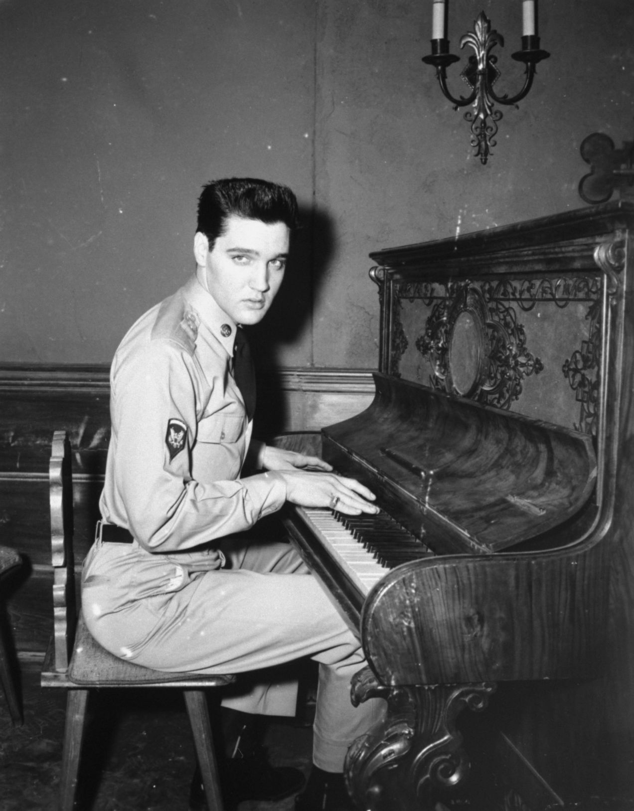 1959: ELVIS IN THE ARMY